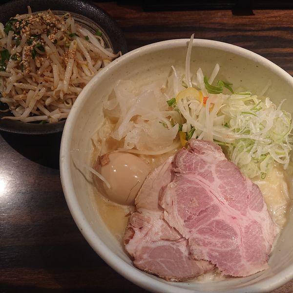 「味玉鶏白湯らーめん(塩)900円、プチニラもやし20円」@（麺）並木商事の写真