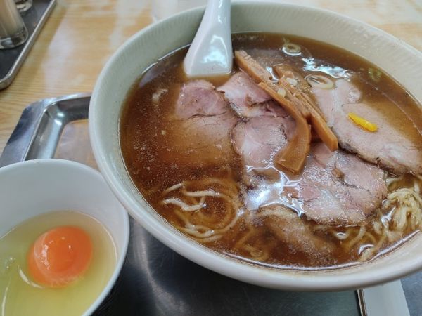 「チャーシュー麺（1020円）＋生卵（50円）」@大勝軒 東岩槻店の写真