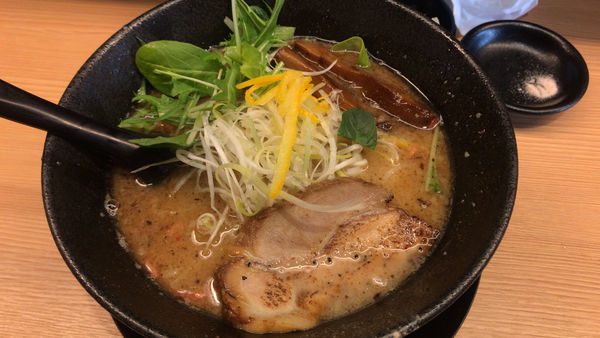 「豚骨魚介らぁめん大盛固め760円」@RAMEN TOMIRAI 横浜伊勢佐木町店の写真