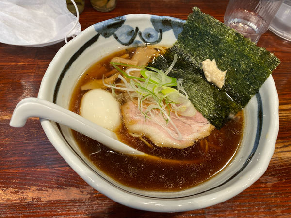 「醤油らーめん+味玉880円」@麺心 あしまるの写真