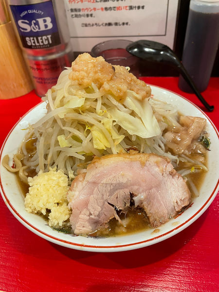 「ラーメンミニ、野菜、ニンニク、アブラ」@ラーメン鷹の目 北千住店の写真