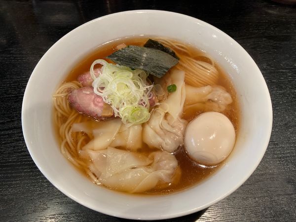 「ワンタン麺　味玉」@支那ソバ 小むろの写真