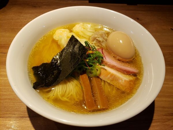 「白旨 にこにこワンタン 味玉」@中華soba いそべの写真