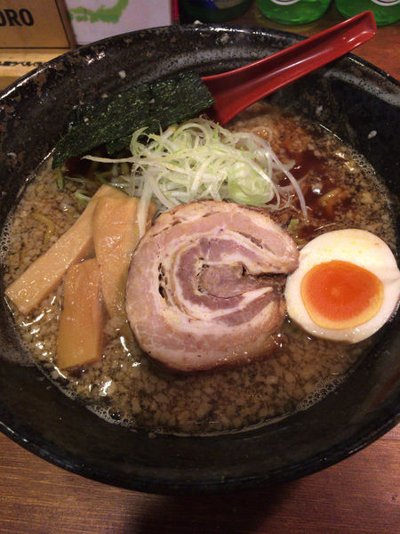 「背脂煮干しラーメン980+ギョウザミニ丼セット600」@肉と干物と麺 はなれ 東中野の写真