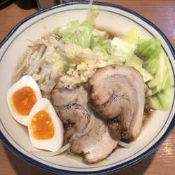 豚骨醤油らーめん　大盛り野菜増し