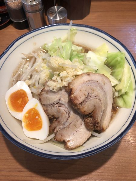 「豚骨醤油らーめん　大盛り野菜増し」@らーめん勇の写真
