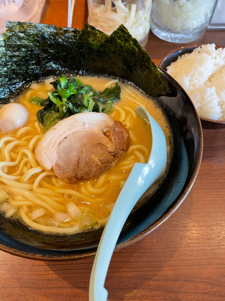 「ラーメン ノリ ライス」@横浜家系ラーメン 壱角家 三鷹店の写真