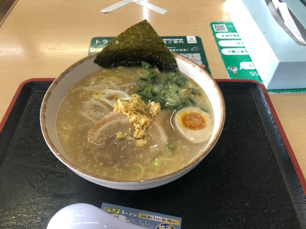 「ニンタマ塩ラーメン」@にんたまラーメン ゆにろーず 大阪トラックステーション店の写真