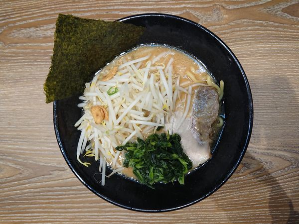 「味噌とんこつラーメン」@横浜家系ラーメン 銀家 横浜西口パルナード店の写真