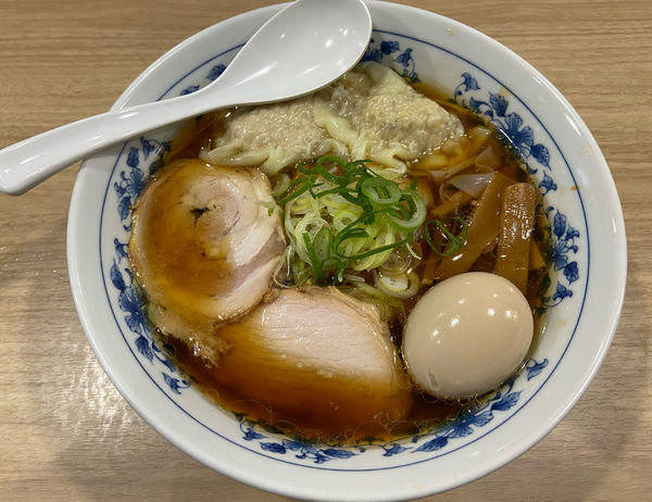 「味玉ラーメン　わんたん2個（生姜・肉）」@覆めん 花木の写真