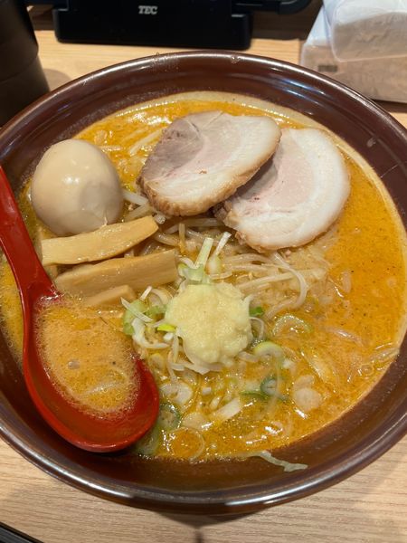 「味玉赤味噌ラーメン（麺大盛）」@札幌味噌ラーメン アウラの写真