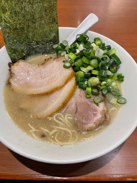 「半チャーシュー麺＋ネギ」@らーめん専門店 小川 町田小山本店の写真
