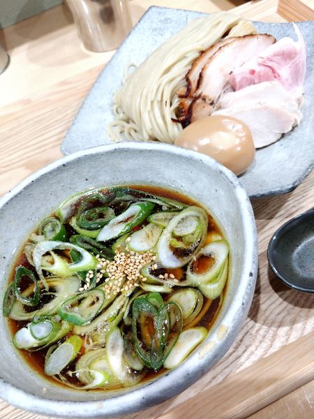 「つけそば・チャーシュー＆燻香味玉増し」@時雨製麺所の写真