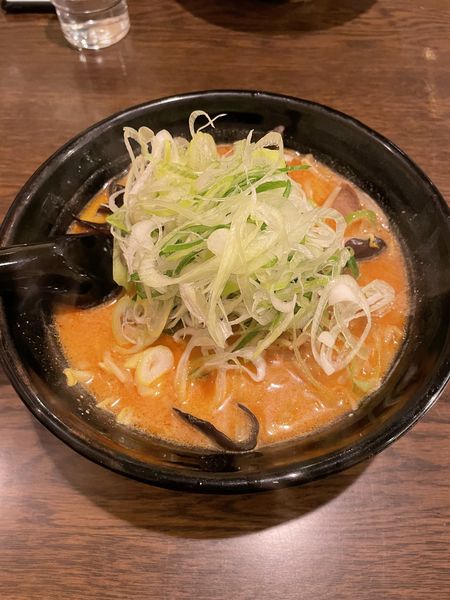 「味噌オロチョン、麺半分、ネギ(麺半によるサービス)」@北海道らーめん ひむろ 錦糸町店の写真