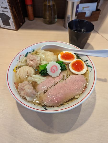 「全部乗せワンタン麺　白だし」@キング製麺の写真