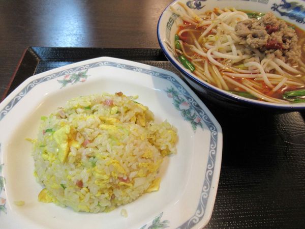 「台湾ラーメン＋チャーハンセット（850円）」@中国料理 ゲンキ食堂の写真