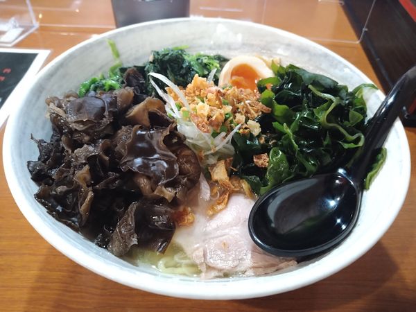 「塩ラーメン(¥750)＋ホウレンソウ、キクラゲ、わかめ」@ら～メン 怜歌の写真