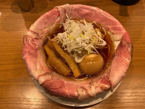 「「ピストル（関西だし醤油ラーメン）チャーシュー5枚・味玉」」@ラーメン大戦争 神田店の写真