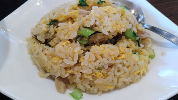 「麻辣刀削麺、半チャーハンセット」@洪記餃子の写真