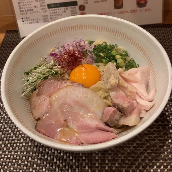 「特製白トリュフオイルのまぜそば大盛」@麺処 一龍庵 池袋本店の写真