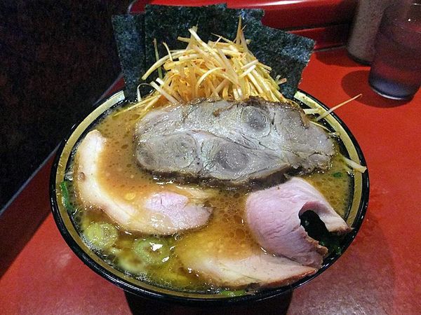 「チャーシューメン 特上チャーシュー 白髪ネギ辛しあえ」@厚木家の写真