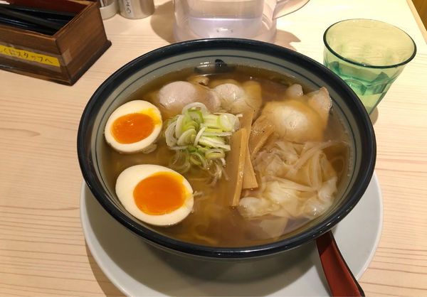 「玉子入りワンタンメン」@ワンタンメンの満月 三鷹店の写真