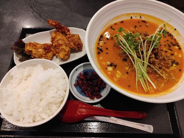 「トマ担々麺　唐揚げ定食」@こういうもん家 Ro-ji 湖南店の写真