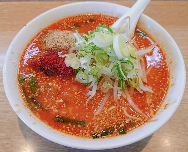 「赤いラーメン」@信長ラーメンの写真