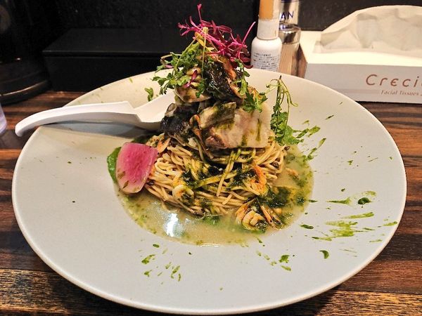 「サワラの燻製とタップナード風和えそば」@稲荷屋の写真