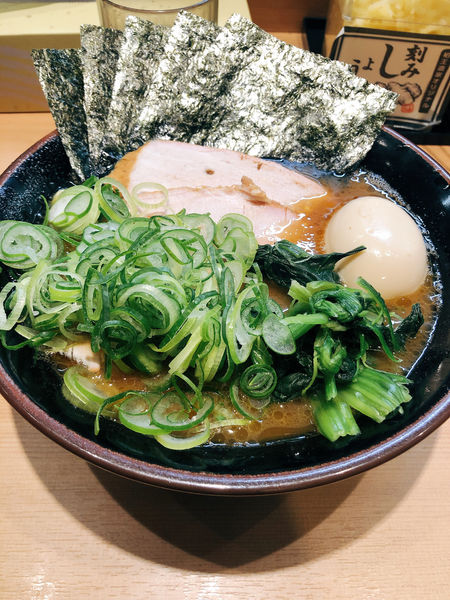 「特製ラーメンとライス（無料）」@輝道家直系 皇綱家の写真