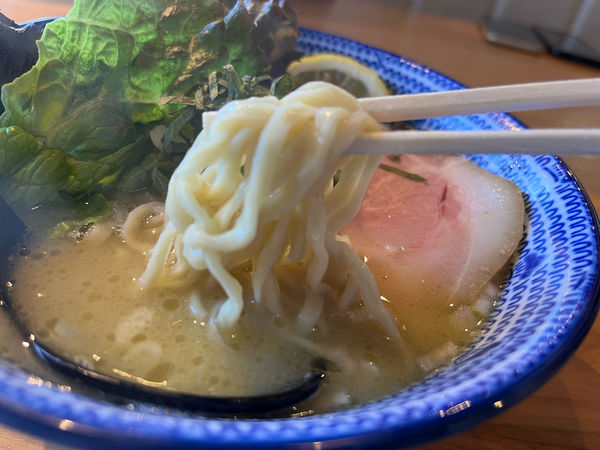 「濃厚鶏そば　850円」@麺 やまだの写真