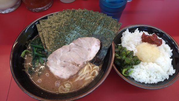 「ラーメン(並)¥650+のり¥100+ライス無料」@横浜ラーメン 相馬家の写真