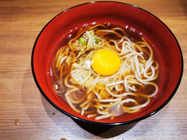 「月見そば」@立ち食い蕎麦処 鷹 会津若松の写真