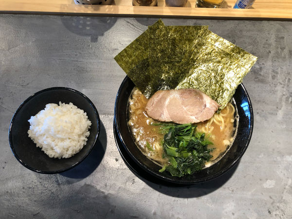 「ラーメン＋ライス」@家系ラーメン 桜家の写真