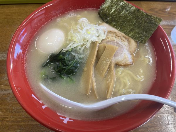 「ラーメン（大盛）＋味玉（ランチタイムサービス）」@らーめん 赤坂屋の写真