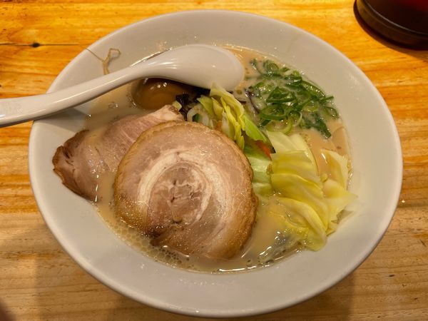 「野菜白丸　味玉入」@博多一風堂 あべのnini店の写真