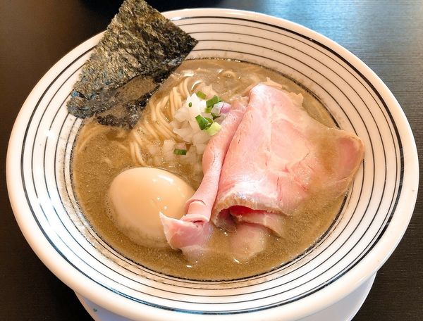 「煮干醤油ソバ（800円）、味玉（クーポン）」@らーめん コットンポットの写真