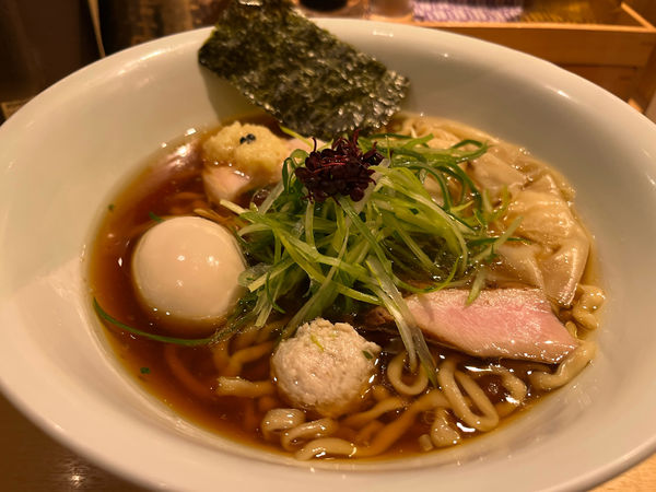「特製醤油ラーメン　手揉み麺」@饗 くろ㐂の写真