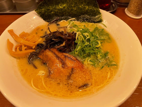 「博多豚骨らぁめん730円」@博多拉麺 一休 本店の写真