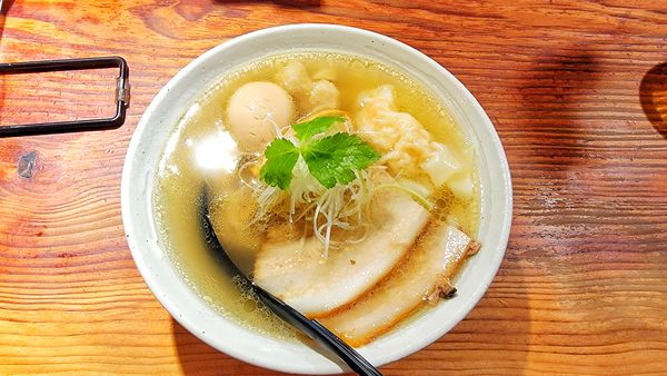 「特製塩らーめん」@純手打ち 麺と未来の写真