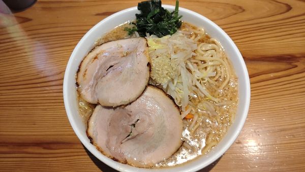 「デカ盛りラーメン」@麺屋義國の写真