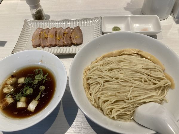 「鴨×鶏出汁　柚香る　炙り鴨つけ麺 1250円」@淡麗拉麺 己巳の写真