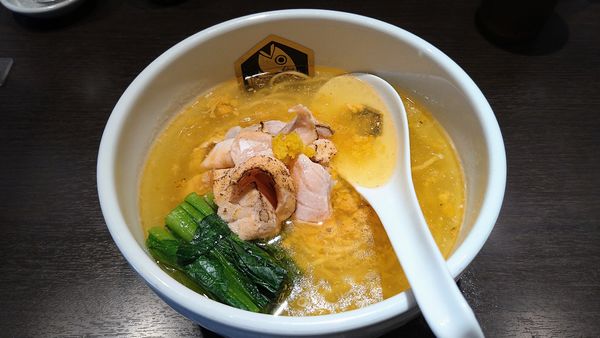 「キングサーモンらーめん」@真鯛らーめん 麺魚 神保町店の写真