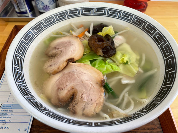 「塩らーめん700円、チャーシュー2枚150円」@らーめん はなはなの写真