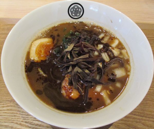 「黒蓮　950円」@麺屋 智の写真