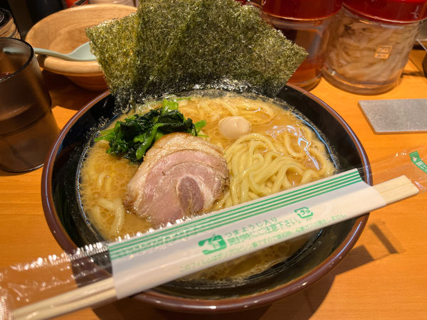 「醤油ラーメン【500円】＊オープン価格」@横浜家系ラーメン 明豊家 下丸子店の写真