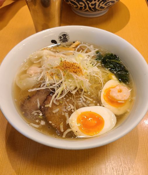「塩ラーメン ひるがお盛り¥1170」@塩専門 ひるがお 東京駅店の写真