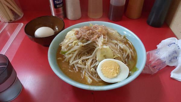 「少なめ生卵980＋コブ味噌170」@ラーメン富士丸 東浦和店の写真