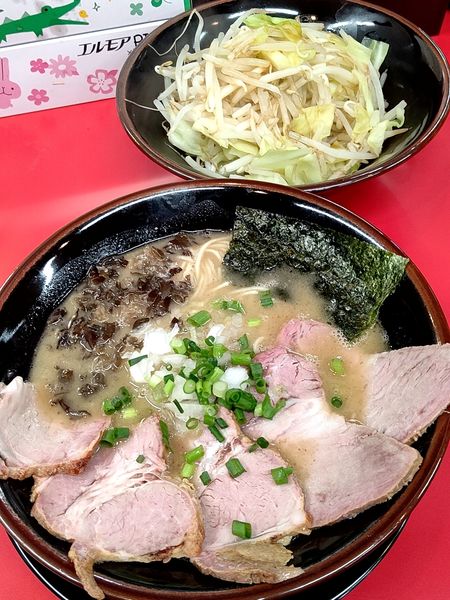 「とんこつ醤油チャーシューメン　野菜　1050円」@らーめん柴田商店の写真