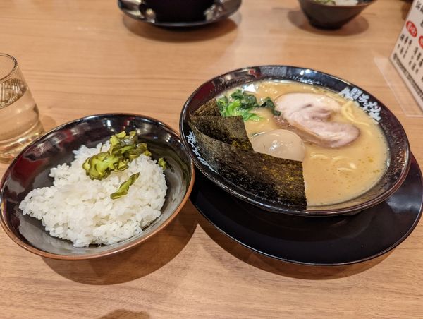 「味玉ラーメン・ライス」@町田商店 田端店の写真